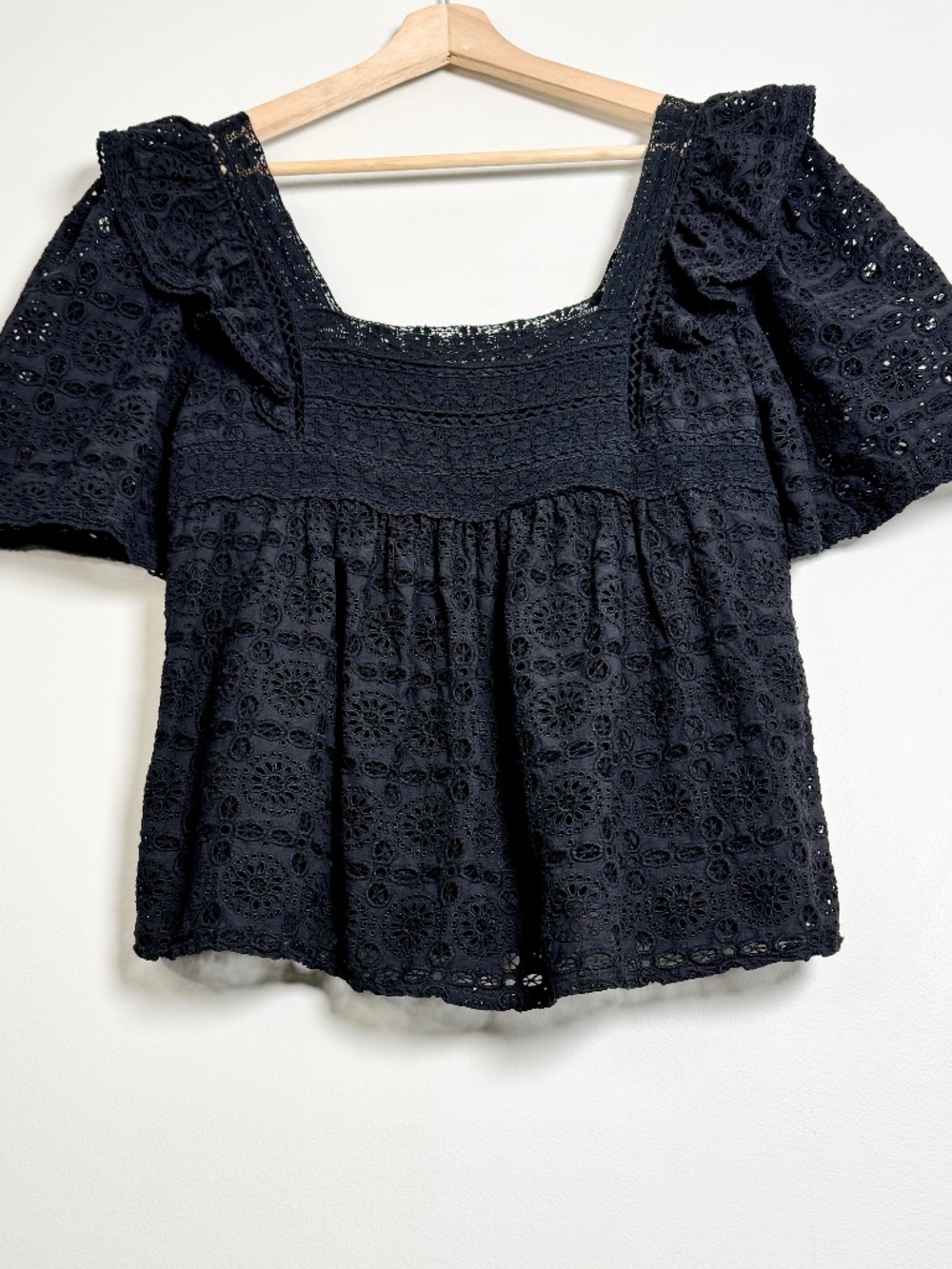 Vineyard Vines Black Eyelet Lace Square Neck Ruffle Puff Sleeve Top Sz Medium